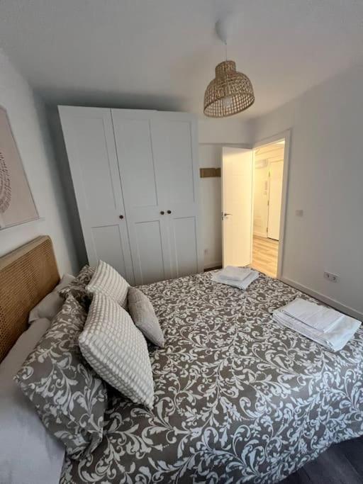 Piso Recien Reformado En El Centro De Santander, Zona Estaciones Apartment Luaran gambar